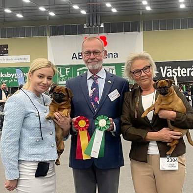 En bild som visar klädsel, person, person, Människoansikte
Automatiskt genererad beskrivning